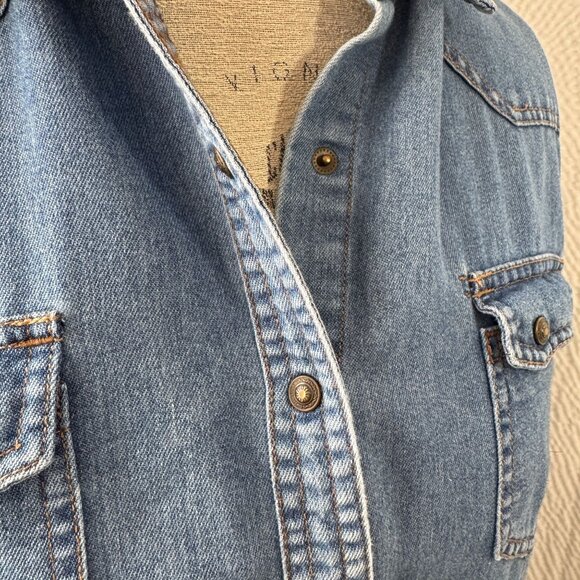 Bit & Bridle Denim Button-Up Western Shirt With Snap Closures & Chest Pockets - Picture 5 of 5